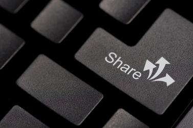 Res_4008348_share_button_keyboard_facebook